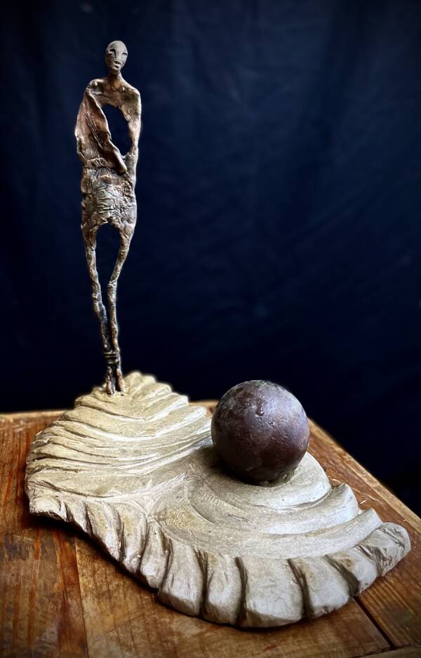 Rzeźba z brązu i kamienia / Bronze and stone sculpture „Czas / Time” – 38×32 cm
