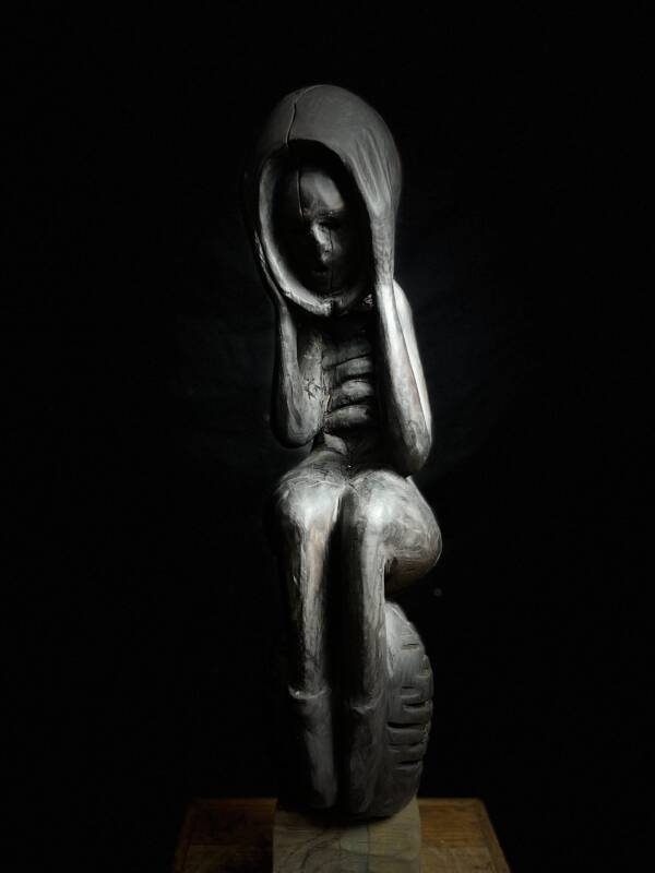 Rzeźba drewniana / Wooden sculpture „Kosmitka / Female alien” – 80×20 cm